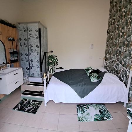Chez Martine Et Bernard Bed & Breakfast Saint-Vincent-Sterlanges Exterior foto